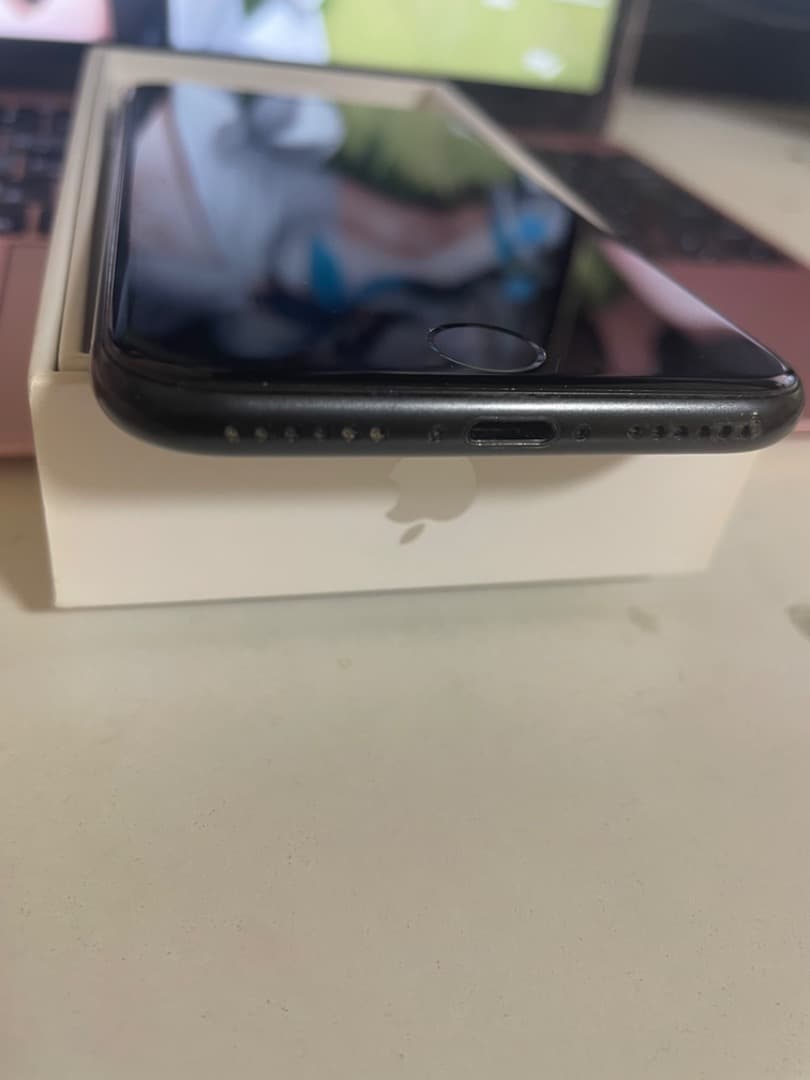 iPhone SE2 64GB （本体）（バッテリー状態：サービス）