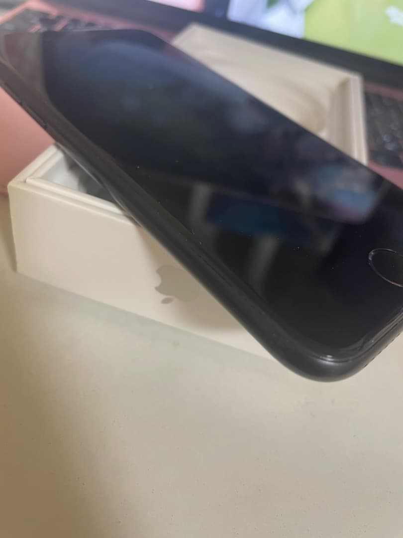 iPhone SE2 64GB （本体）（バッテリー状態：サービス）