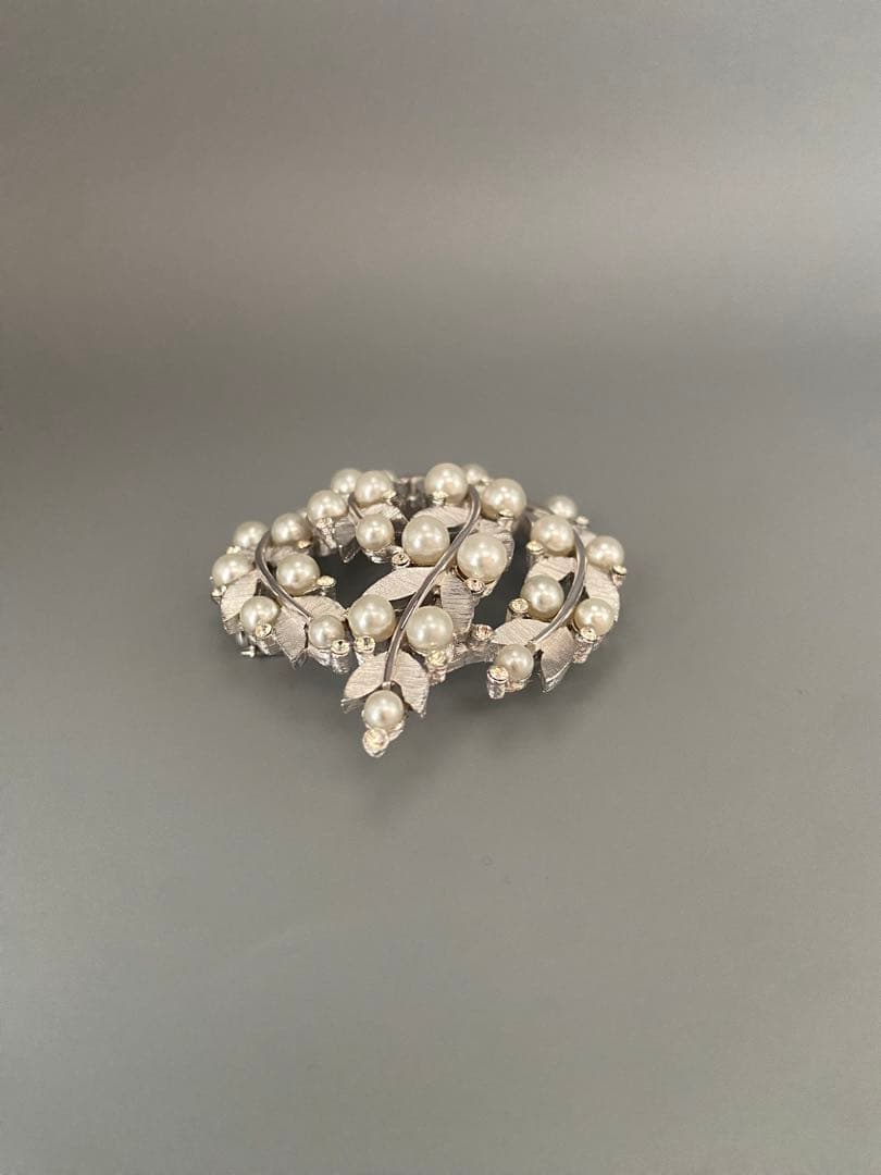 lotuscloud 2543⭐️TRIFARI トリファリヴィンテージブローチ