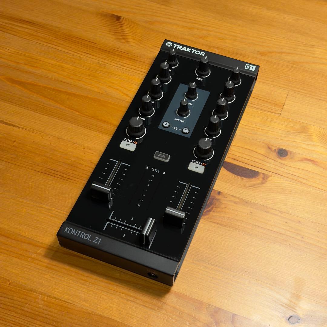 TRAKTOR KONTROL Z1 DJコントローラー