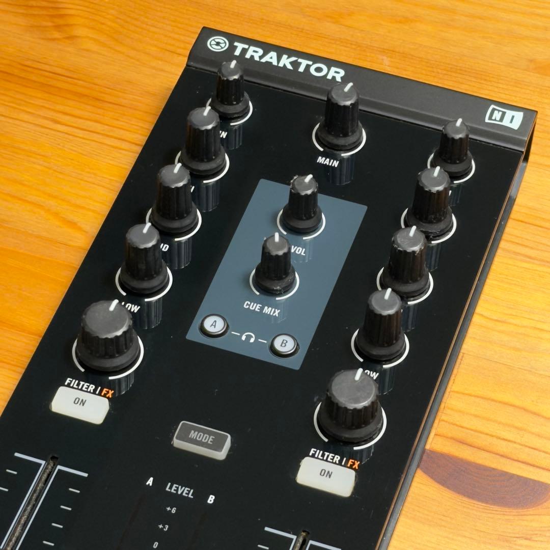 TRAKTOR KONTROL Z1 DJコントローラー