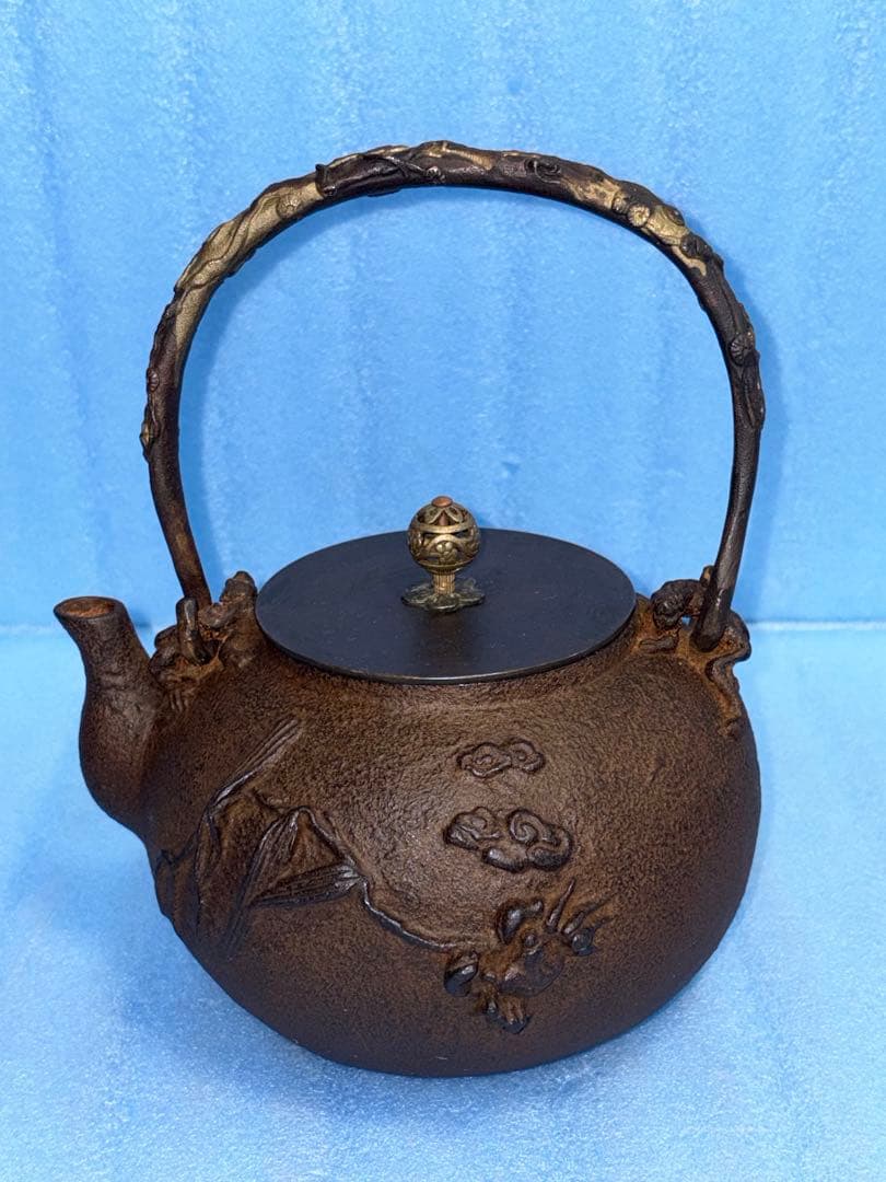 ◆『亀文堂 日本梅泉 花透かし摘銅蓋 象嵌時代鉄瓶』