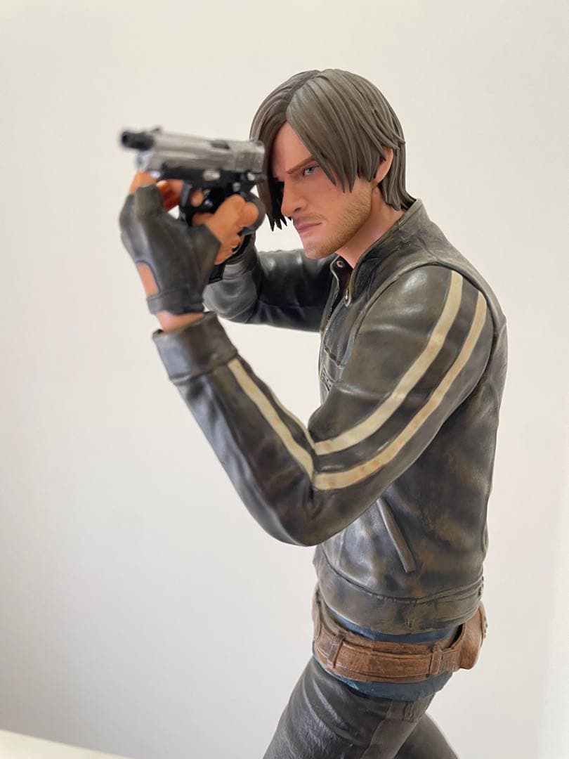 BIOHAZARD レオンSケネディ　フィギュア