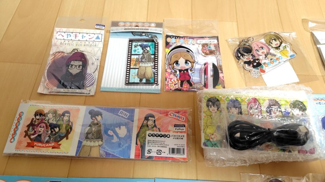 ②お買い得！【ゆるキャン△】アクリルスタンド　キーホルダー　缶バッジ等多数まとめ