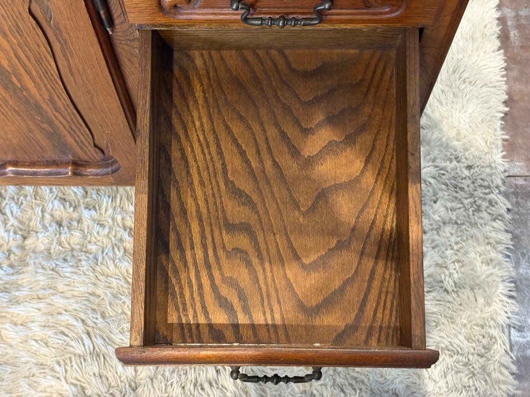 ヨーロピアン　クラシック　オーク材　サイドボード　クラシカル　アンティーク