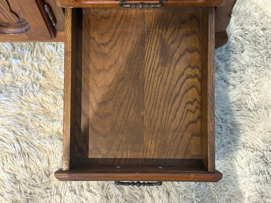 ヨーロピアン　クラシック　オーク材　サイドボード　クラシカル　アンティーク