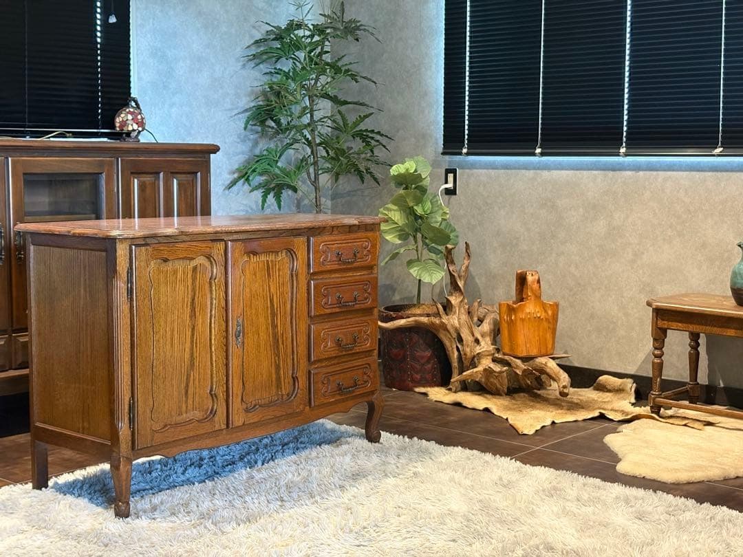 ヨーロピアン　クラシック　オーク材　サイドボード　クラシカル　アンティーク