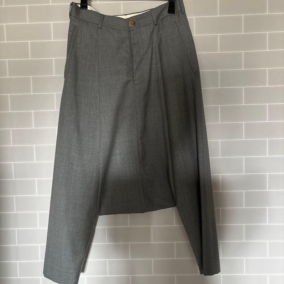 グレー サルエルパンツ プリーツ入り