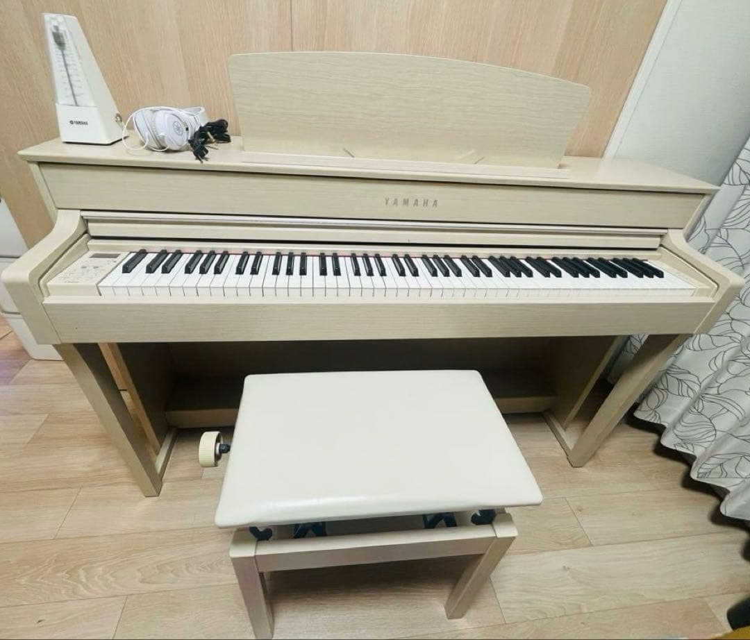 ヤマハ　デジタルピアノ クラビノー　CLP-645WA 椅子とメトロノームおまけ