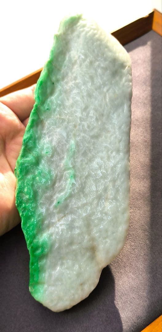 Micky 【極上】ミャンマー産翡翠の原石(779ｇ)