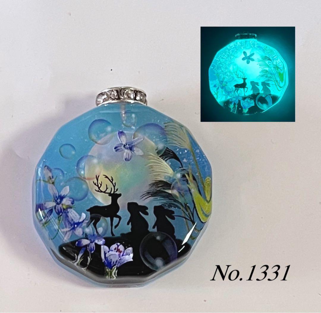 夕夏/レジン/早秋の鹿と親子うさぎ　ススキ　蓄光　オルゴナイトネックレス