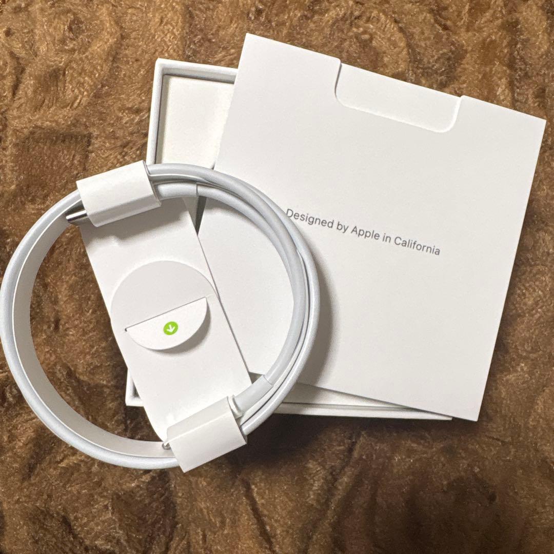 AirPods本体と充電ケース ホワイト