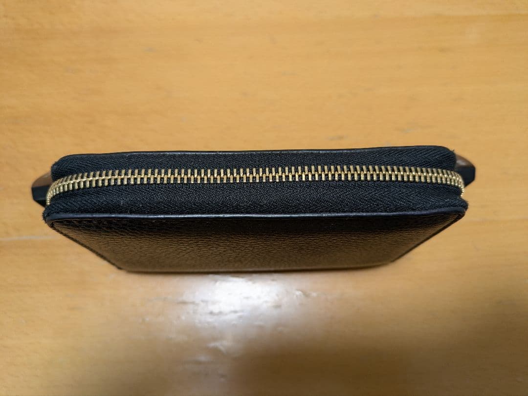 GUCCI　ラウンドファスナー　二つ折り財布