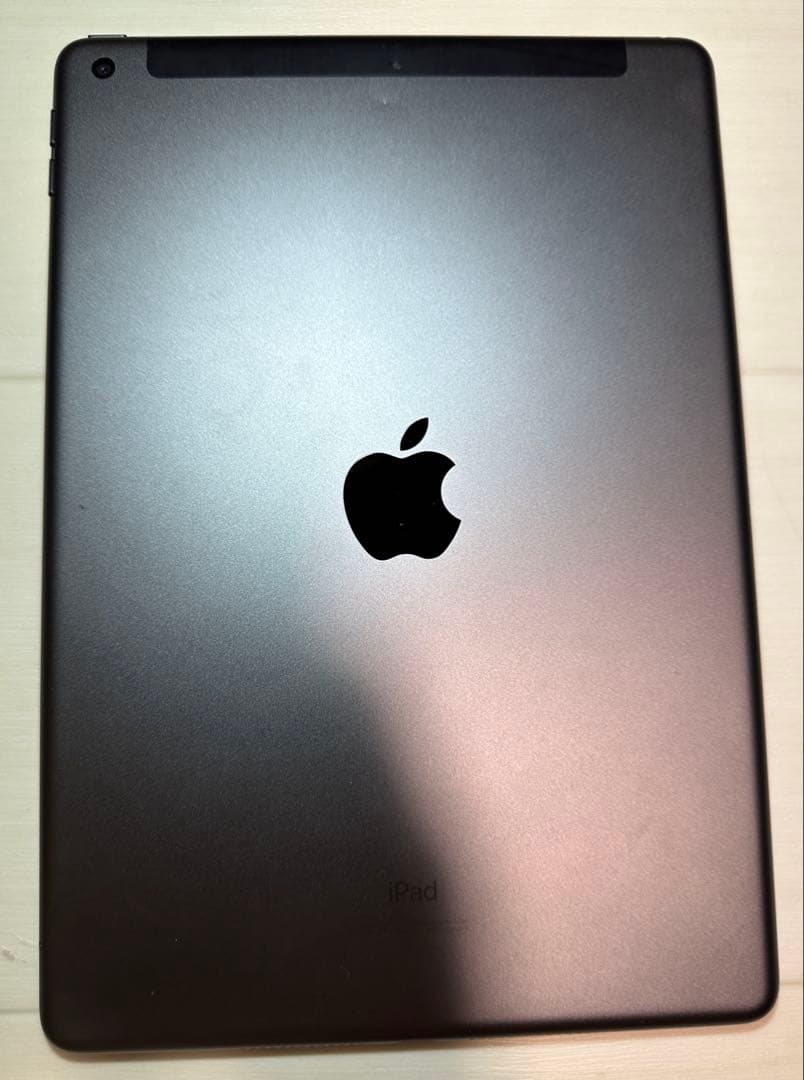 iPad Wi-F i+Cellular（第7世代） 128Gシルバー　94%
