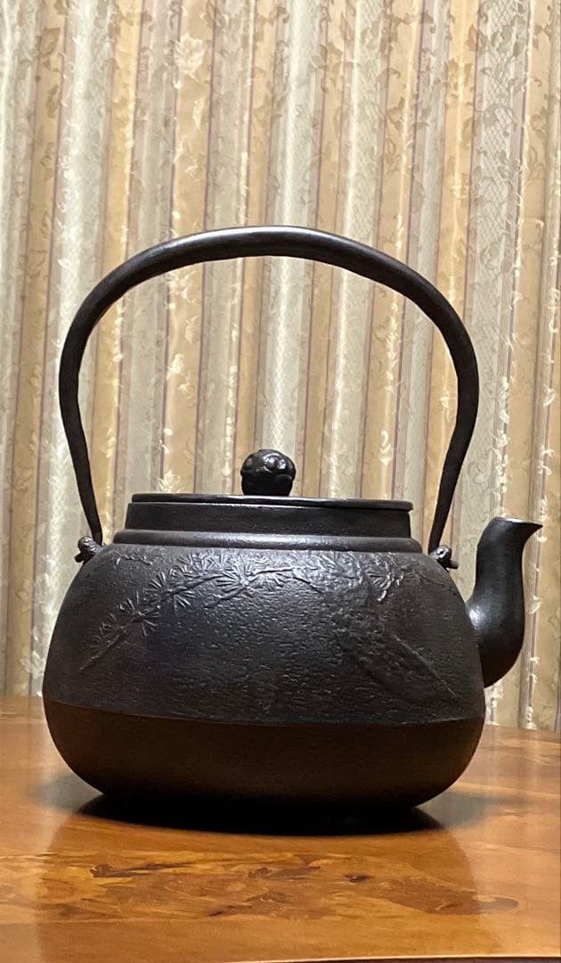 【大型】鉄瓶　南部鉄器　鶴と松　美術品　4ℓ アンティーク　美術品