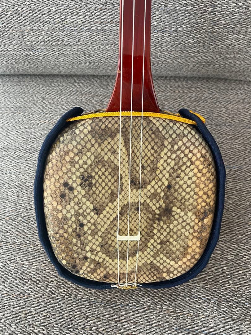 沖縄三線 本革強化張り 赤スンチー塗り