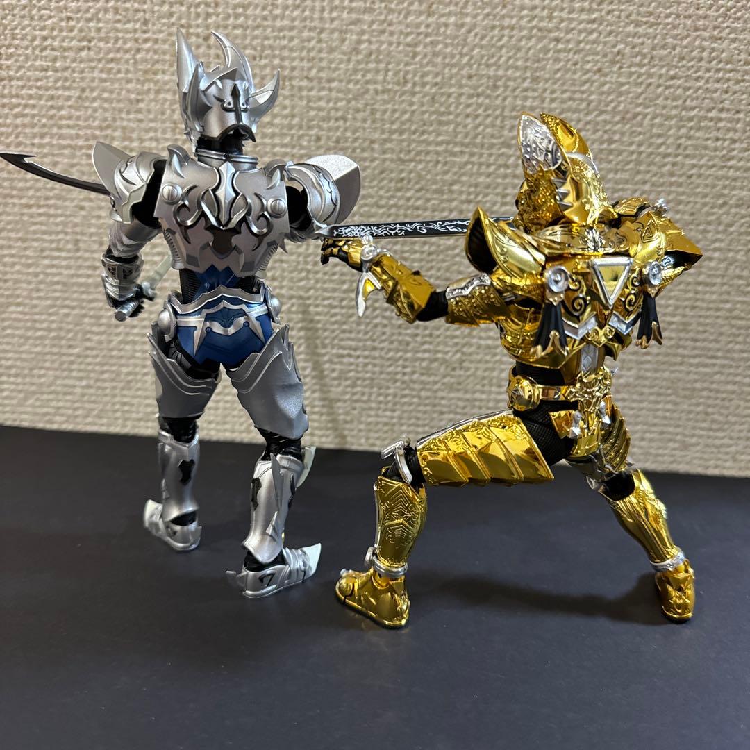 《開封済美品》真骨彫製法・黄金騎士ガロ（冴島鋼牙）&銀牙騎士ゼロの2体セット
