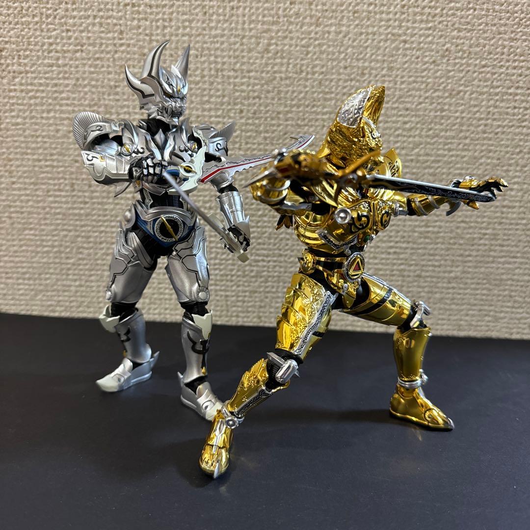 《開封済美品》真骨彫製法・黄金騎士ガロ（冴島鋼牙）&銀牙騎士ゼロの2体セット