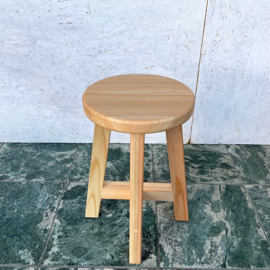 あんず　国産ひのき　丸椅子2脚とおがくず