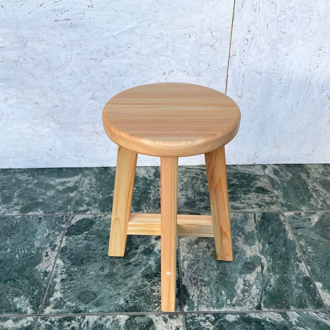 あんず　国産ひのき　丸椅子2脚とおがくず