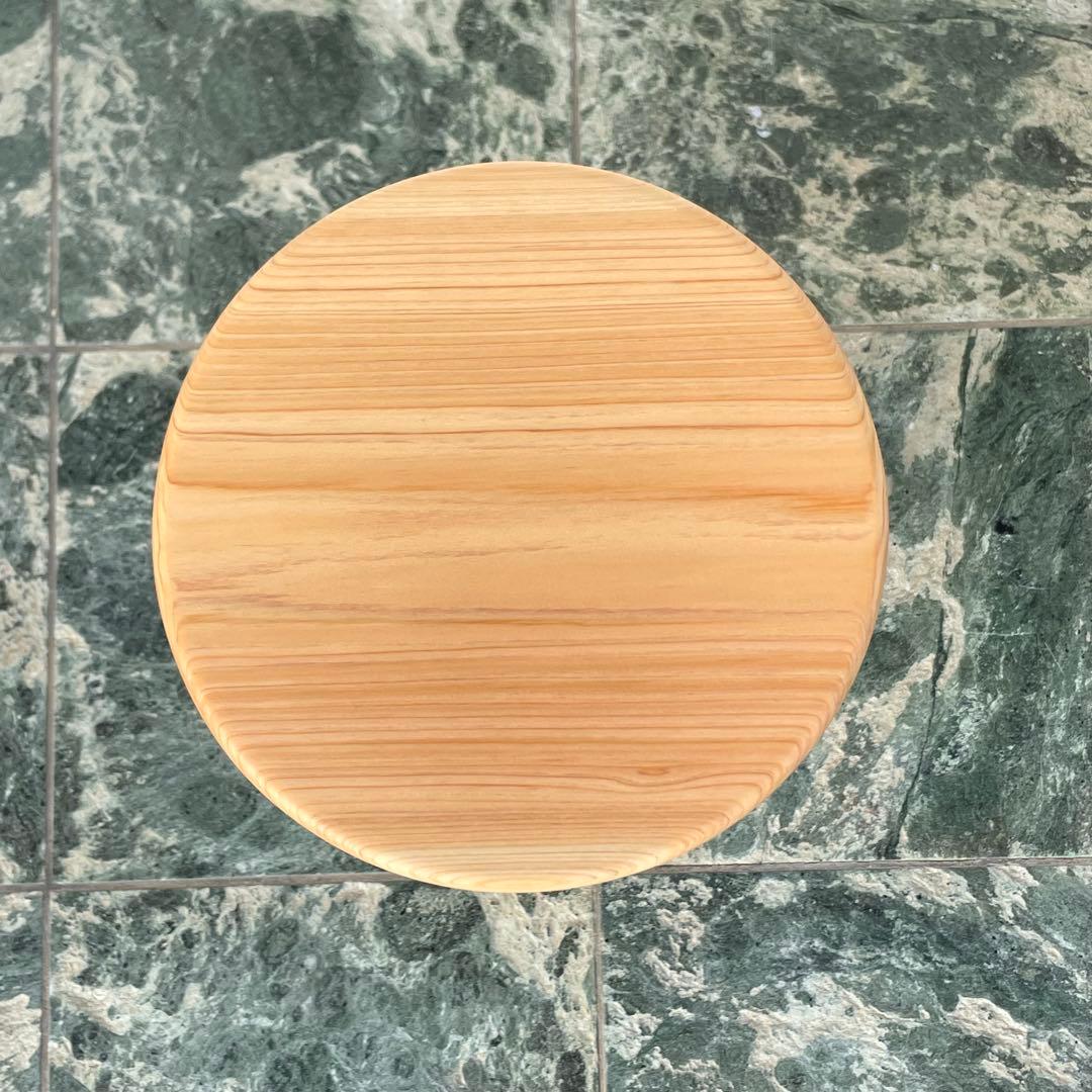 あんず　国産ひのき　丸椅子2脚とおがくず