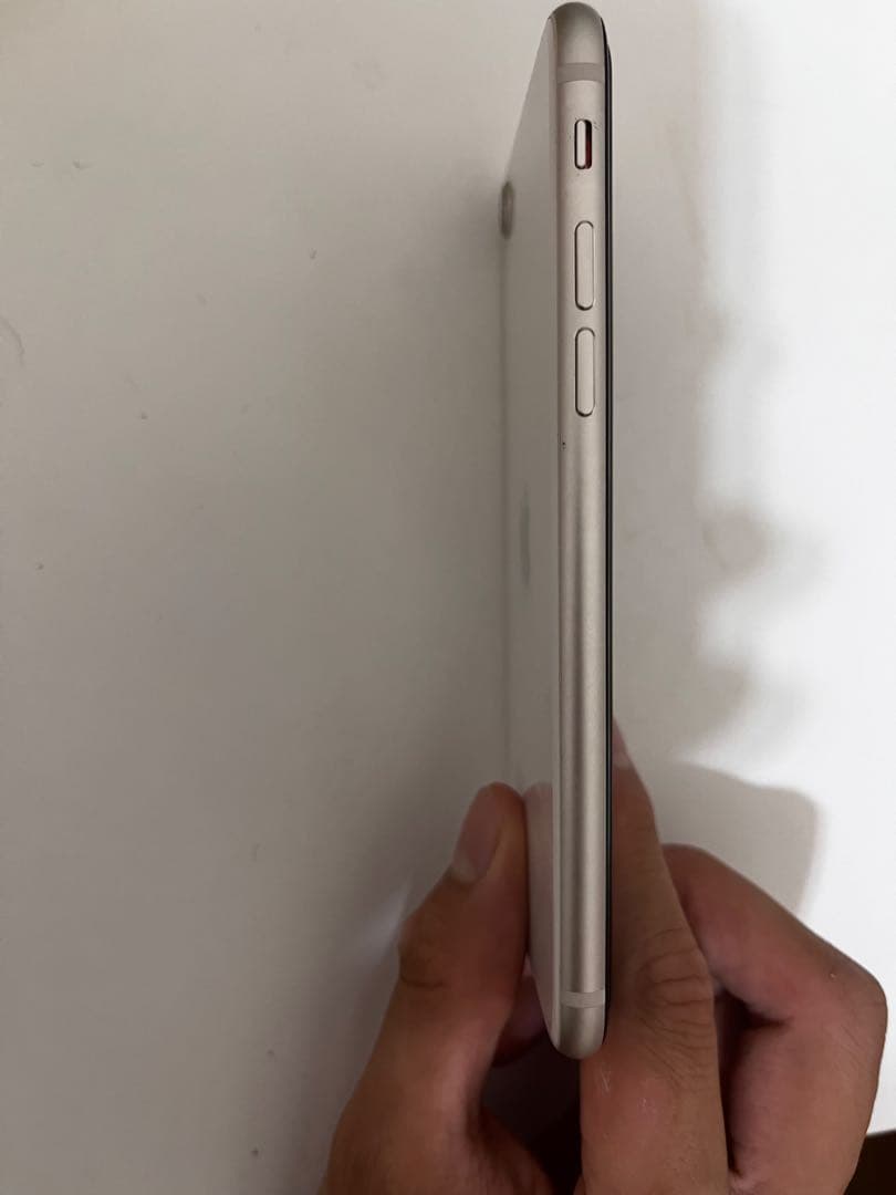 iPhone SE 第3世代　ホワイト(イケメン使用済み)(箱付き)(ケース付)