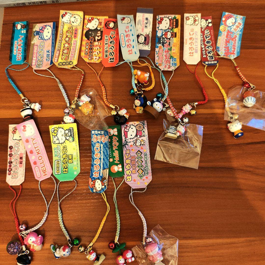 公*o様 ハローキティご当地ストラップセット　約140個まとめ売り
