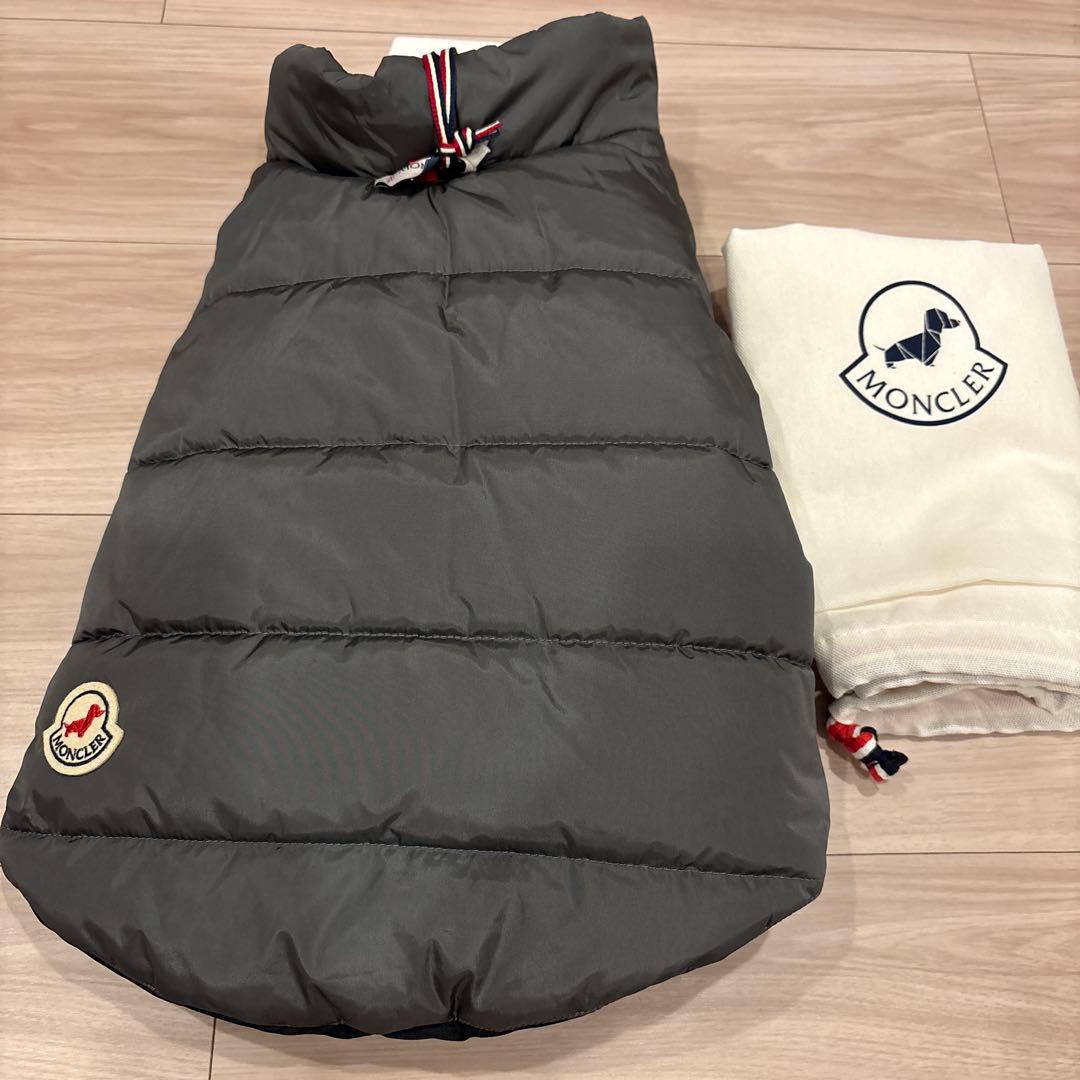 モンクレール　ドック　リバーシブル　　　　犬用　ダウン　2