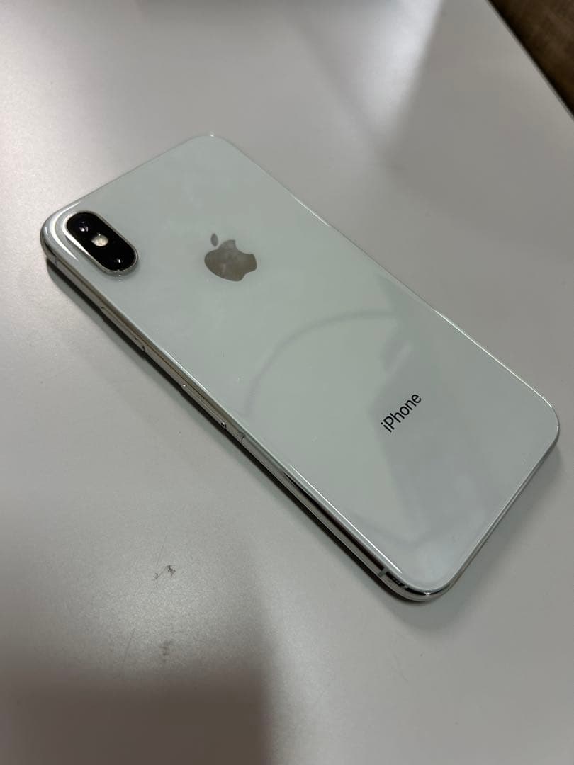 Apple iPhone Xs シルバー 64GB