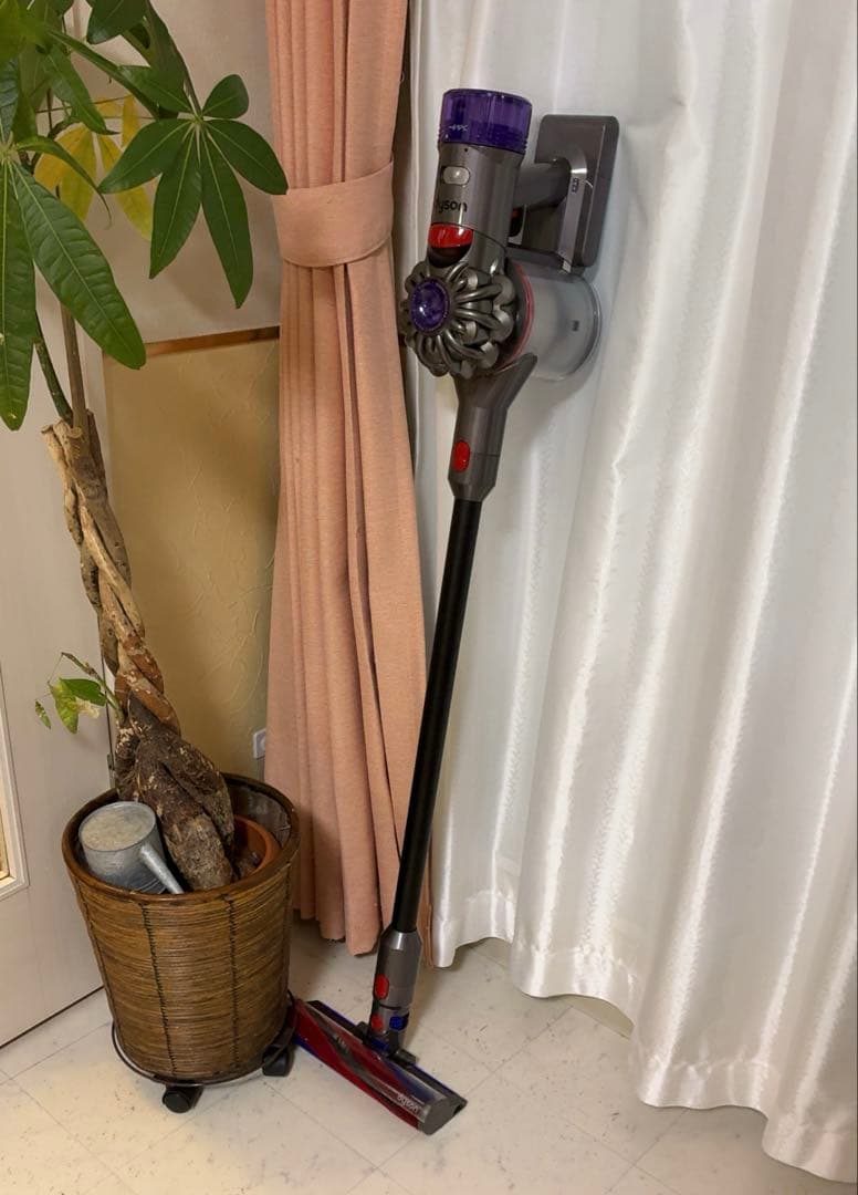 ★予備フィルター付き！ダイソン　Dyson V8 Slim Fluffy