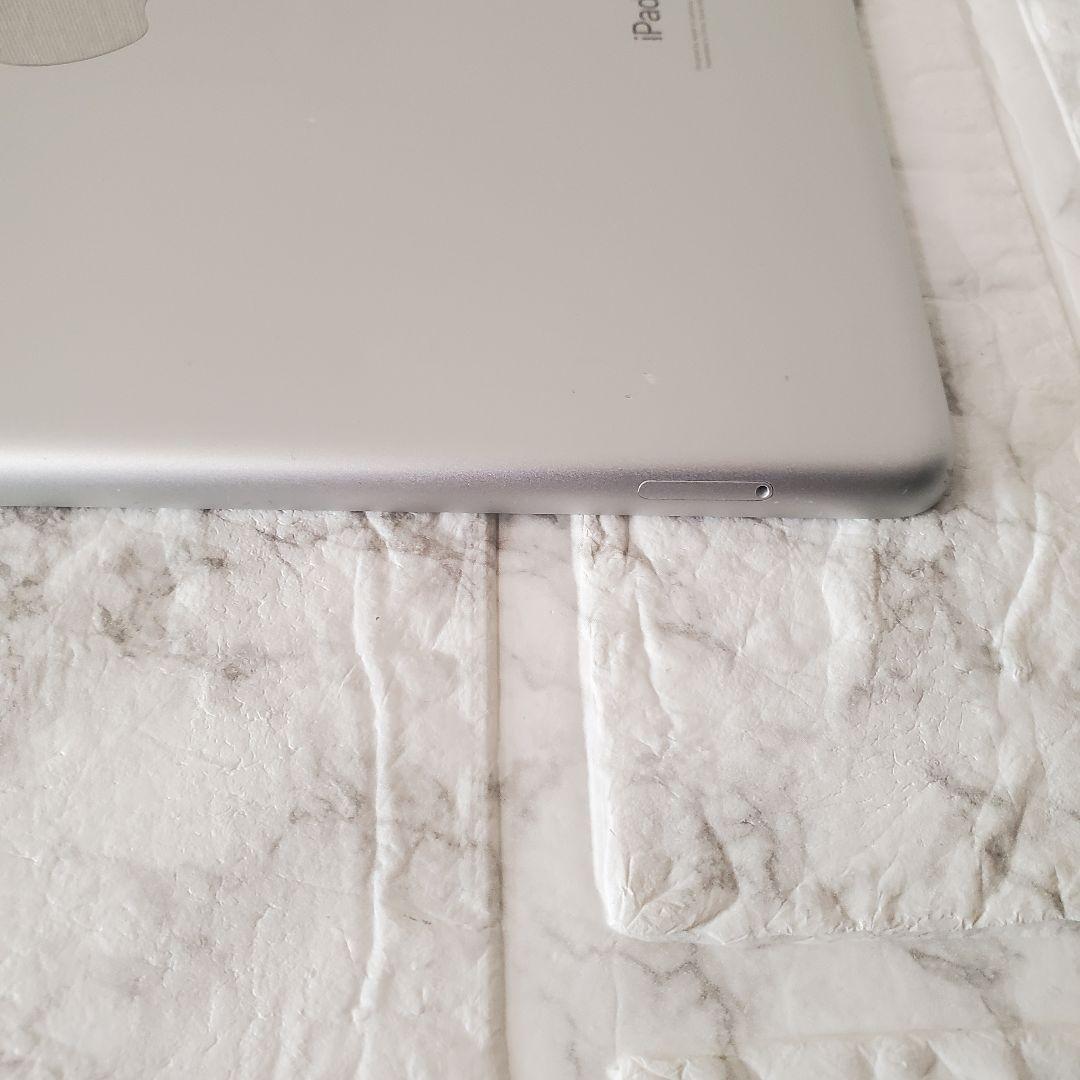 251 iPad 8世代 32GB SIMフリー シルバー