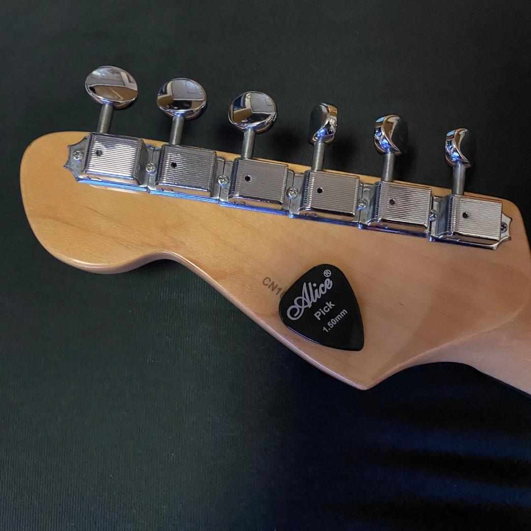 Tokai ストラトタイプ エレキギター 赤系