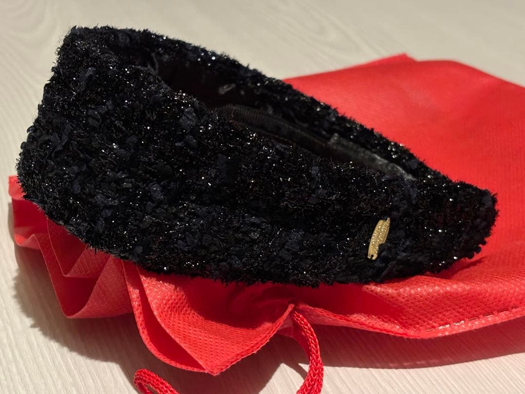 未使用 ラ マジョリーナ 大人のカチューシャ ヘアバンド ブラックラメ ツイード