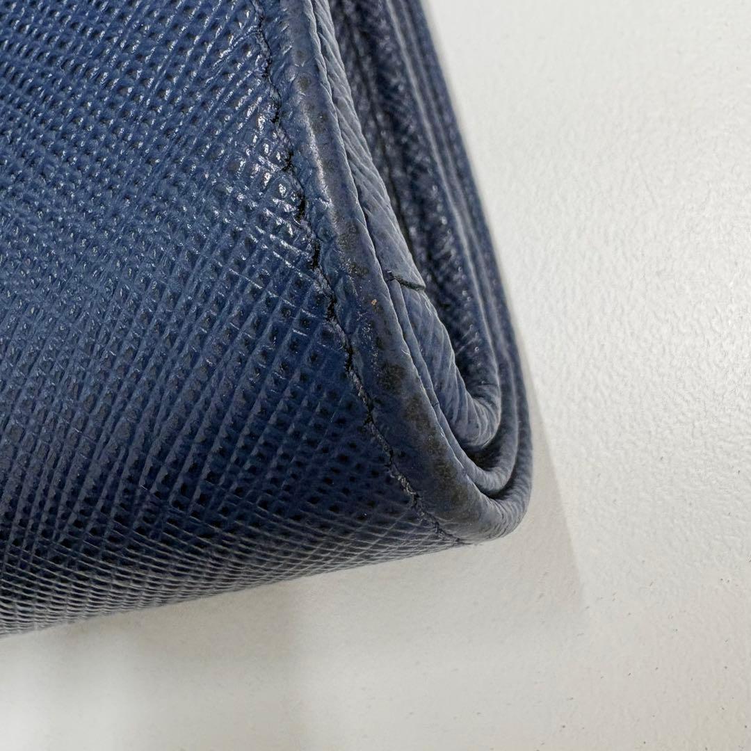 PRADA ネイビー 二つ折り財布　サフィアーノ