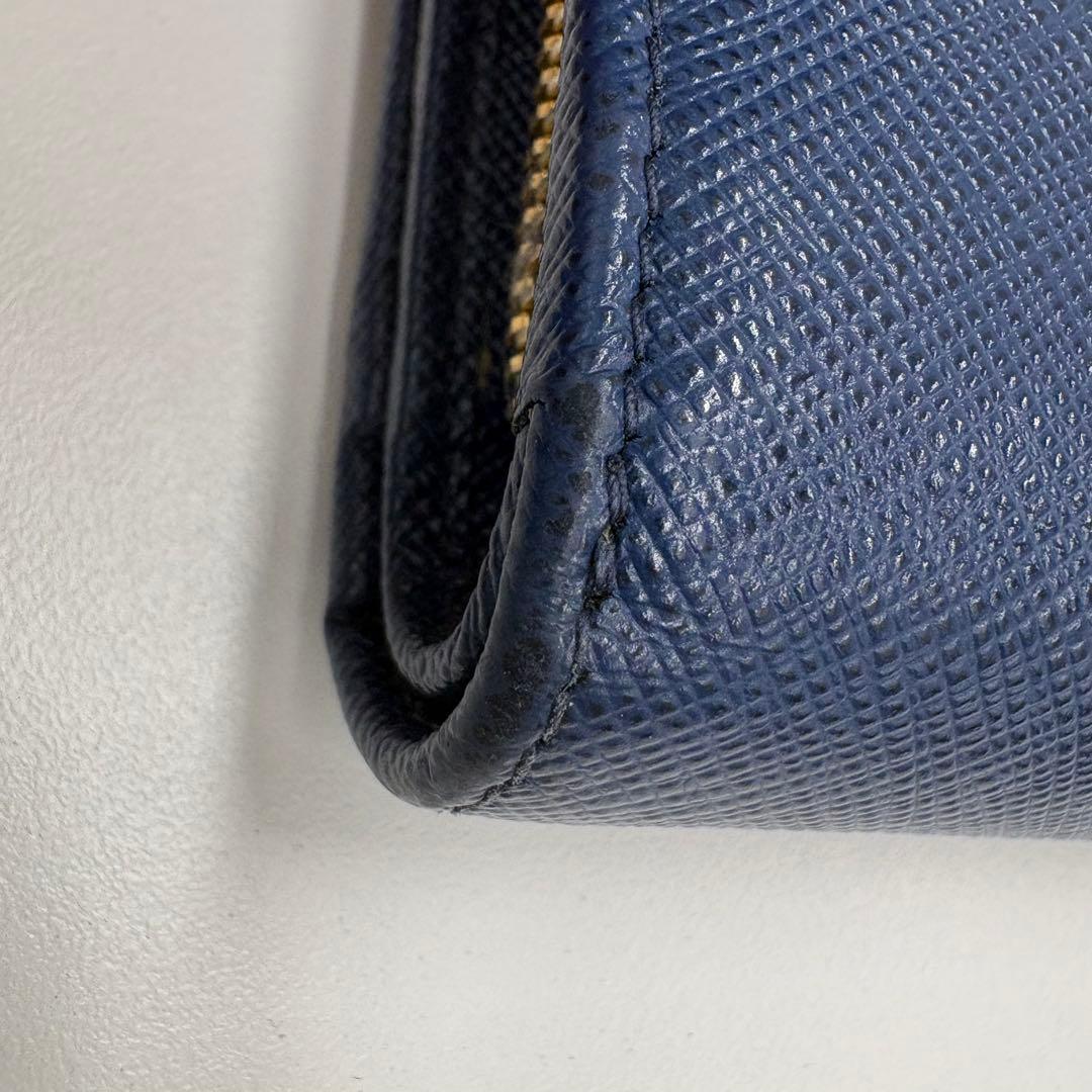 PRADA ネイビー 二つ折り財布　サフィアーノ