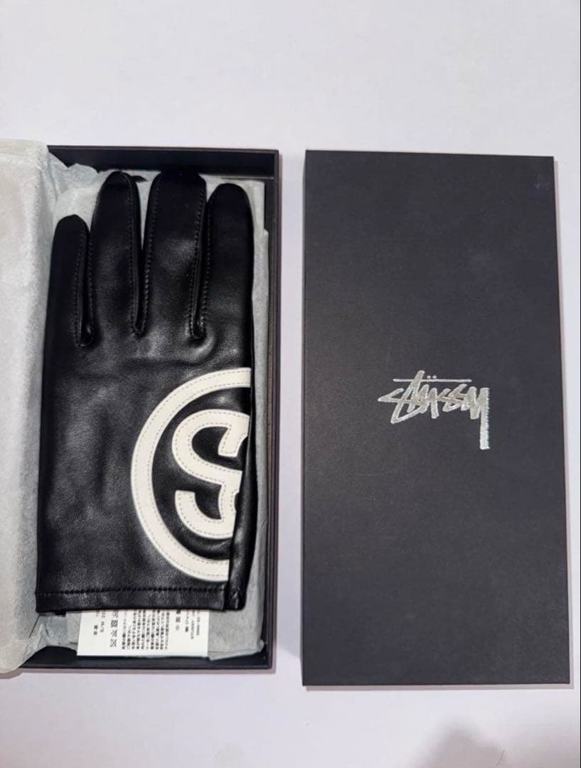 stussy レザー手袋　KEIJU着用