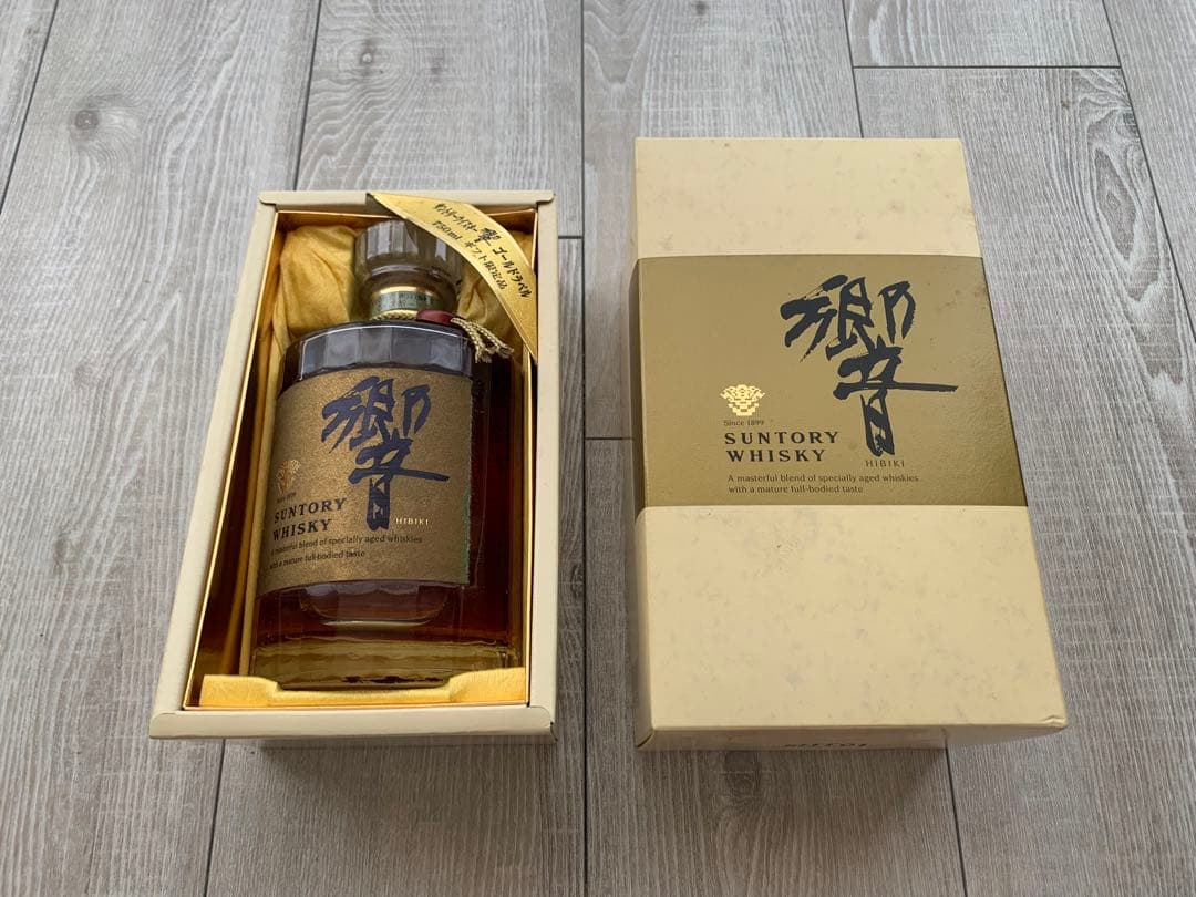 響　サントリー　金ラベル　ウィスキー　ギフト限定品
