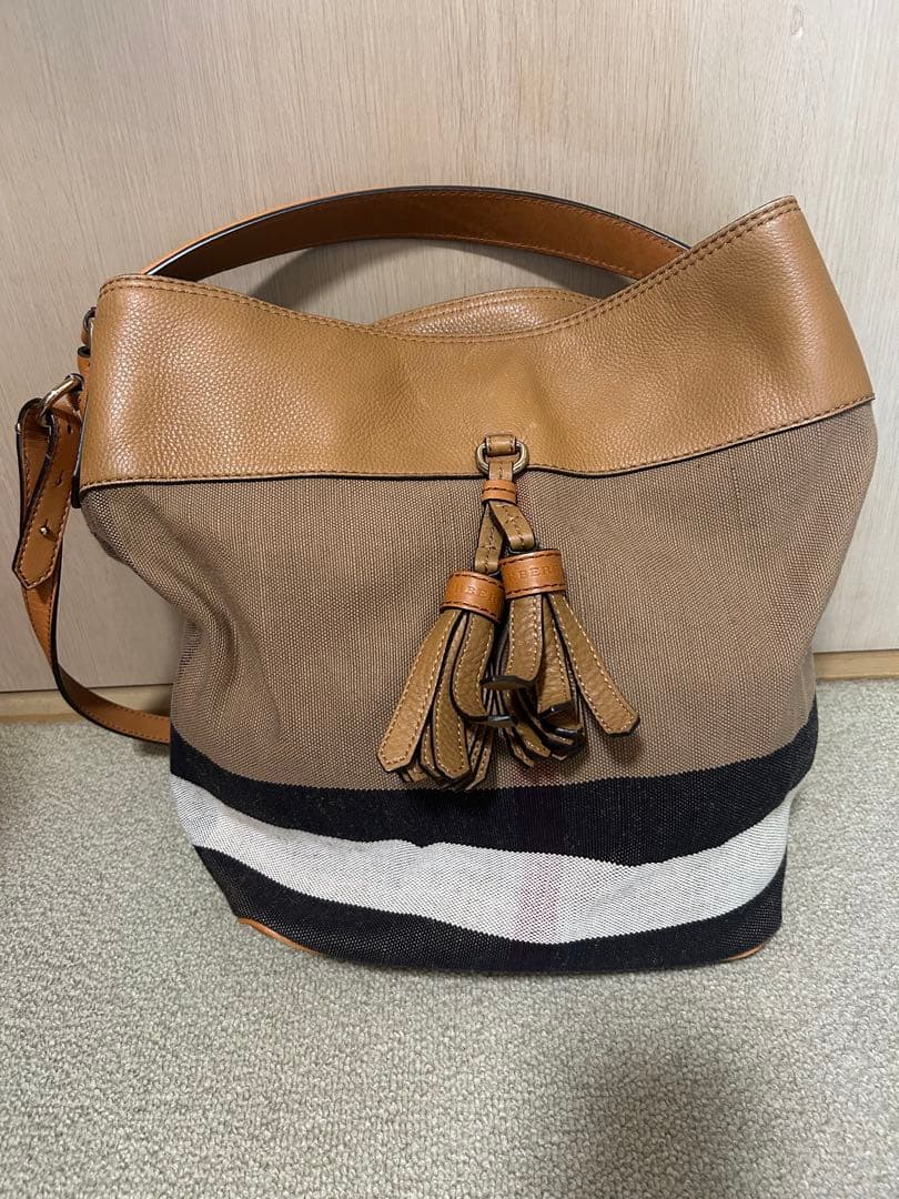 バーバリー　チェックバッグ　タッセル