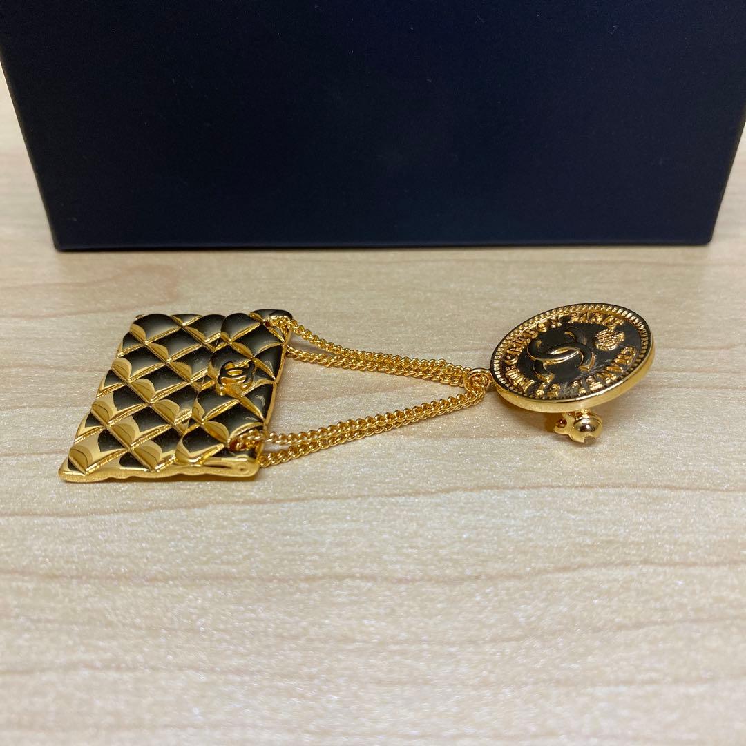 CHANEL シャネル　ブローチ　ココマーク　マトラッセ　バッグ　ゴールド