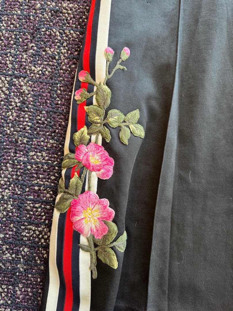 GUCCI ジャージパンツ　花柄刺繍