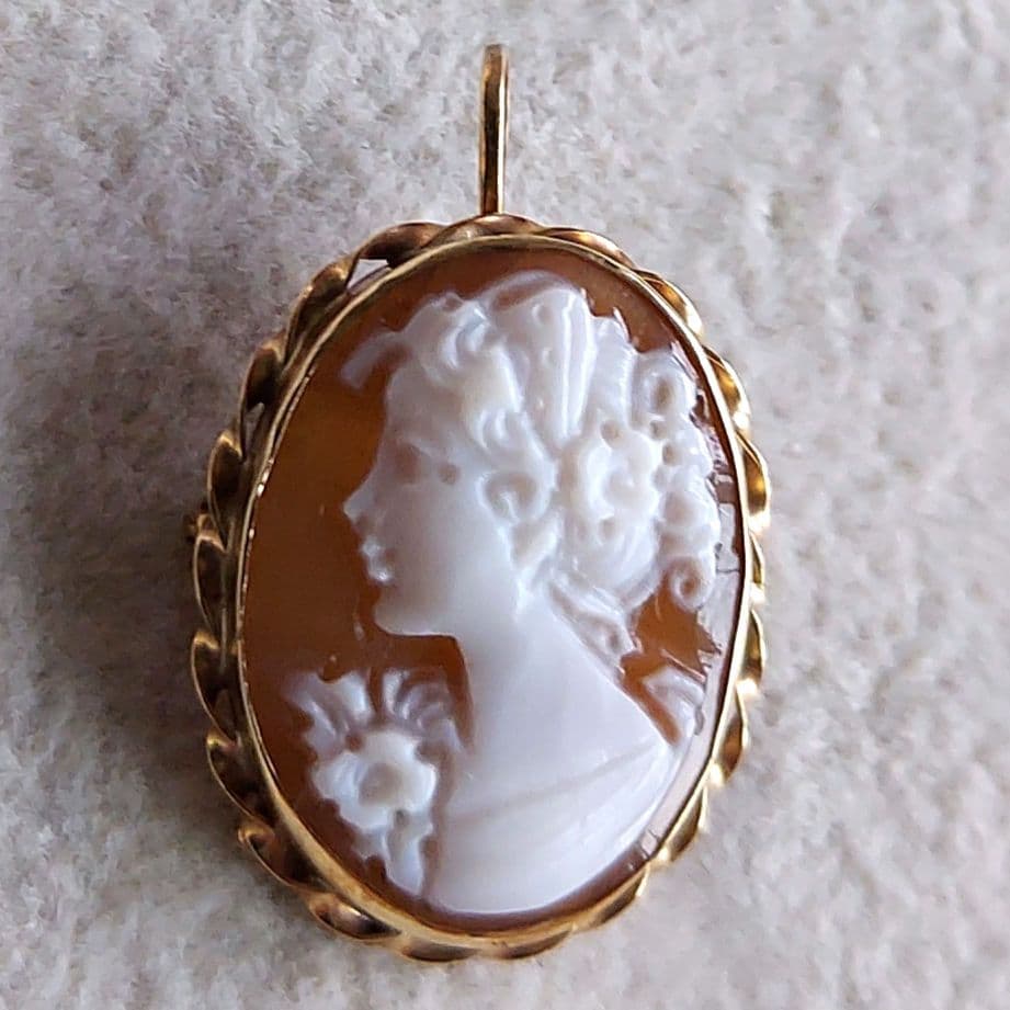 ヴィンテージ　女性　カメオ　9K ペンダントトップ&ブローチ