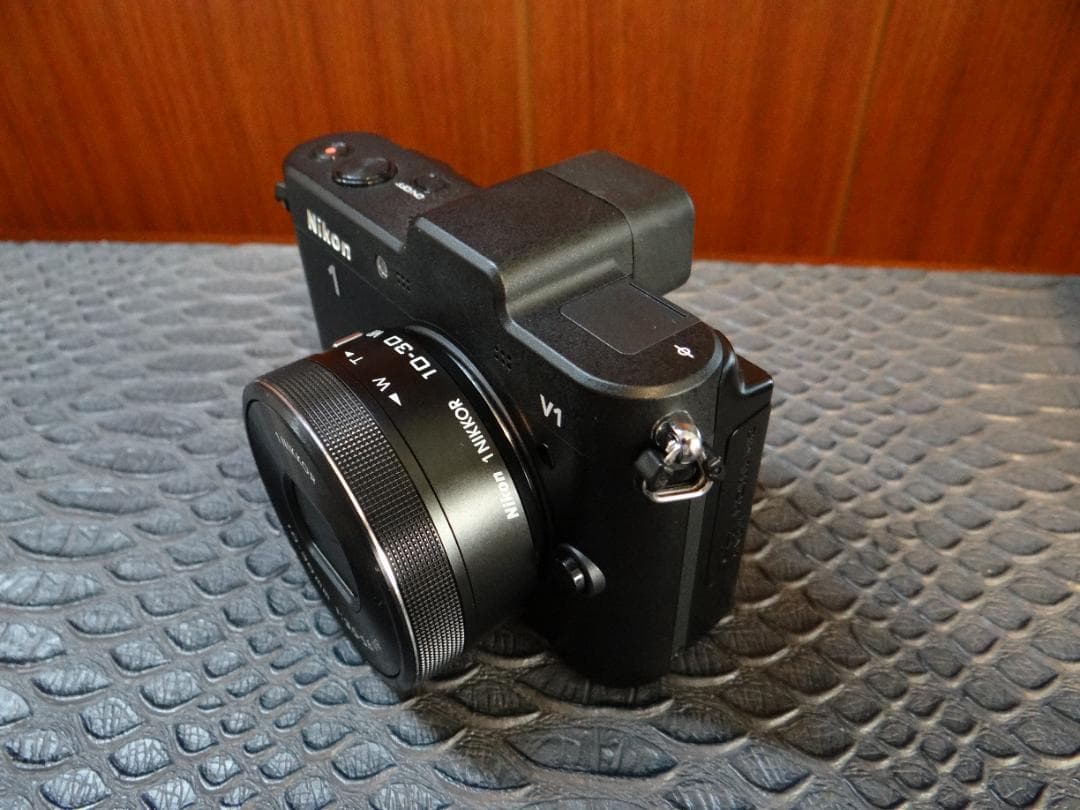 ニコンNikon1 V1 ブラックボディ パワーズームレンズ ショット数4313