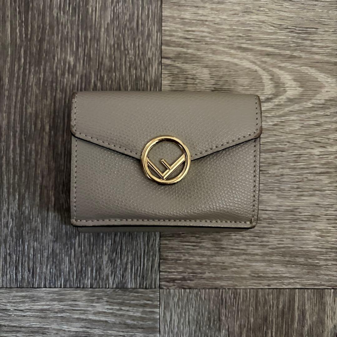 1/22まで限定価格　FENDI フェンディ　財布　マイクロ三つ折り財布