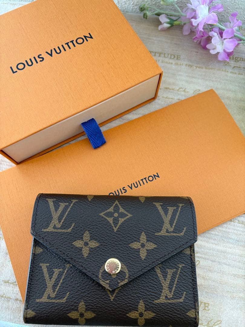 LOUIS VUITTON ポルトフォイユ・ヴィクトリーヌモノグラム　ピンク