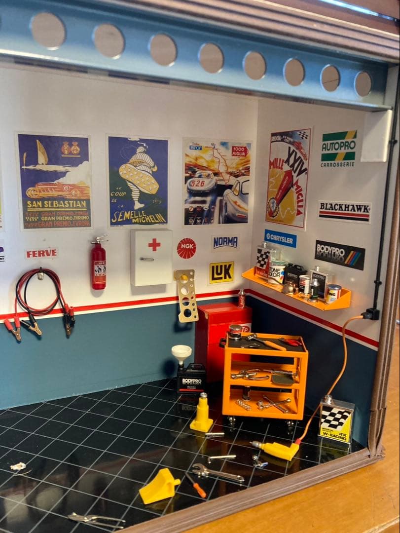 1／18サイズ　ガレージジオラマ