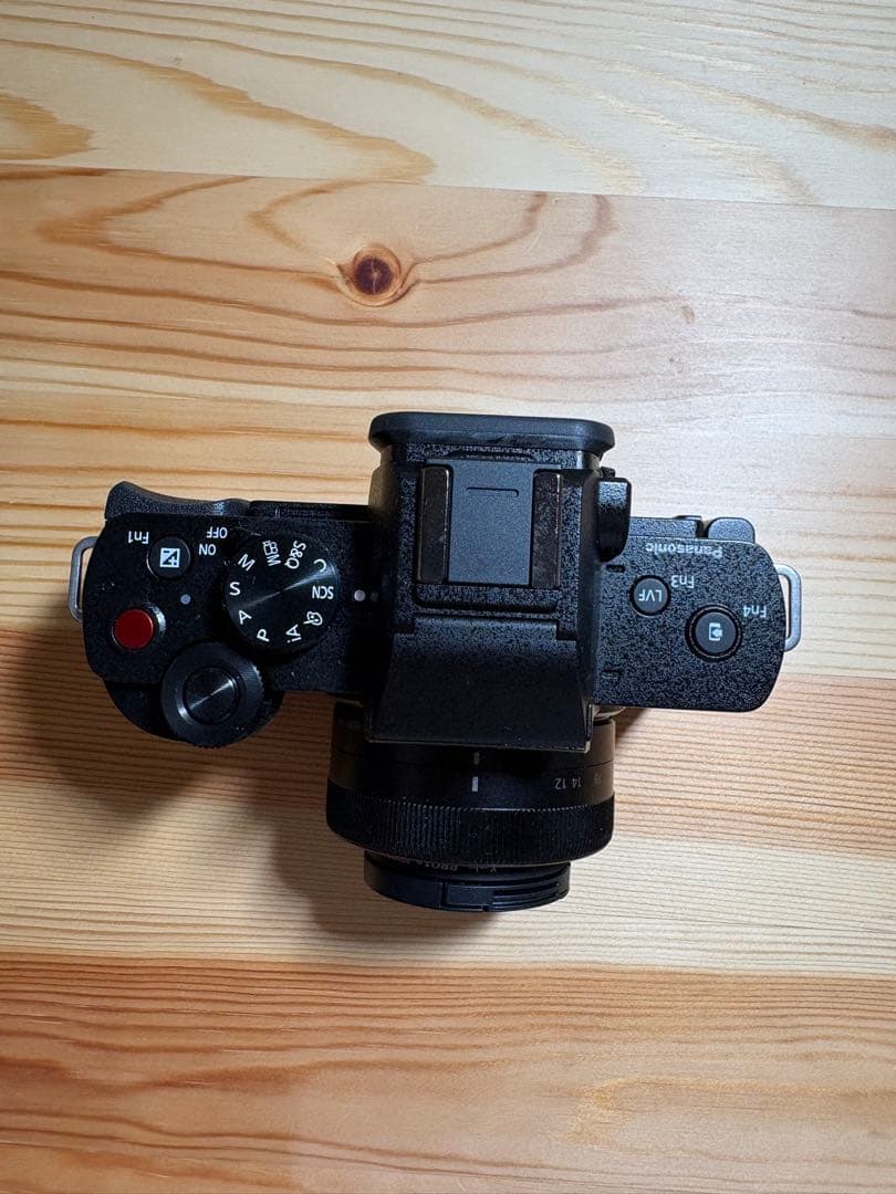 LUMIX DC-G100D ミラーレスカメラ 本体　トライポッドグリップ付き