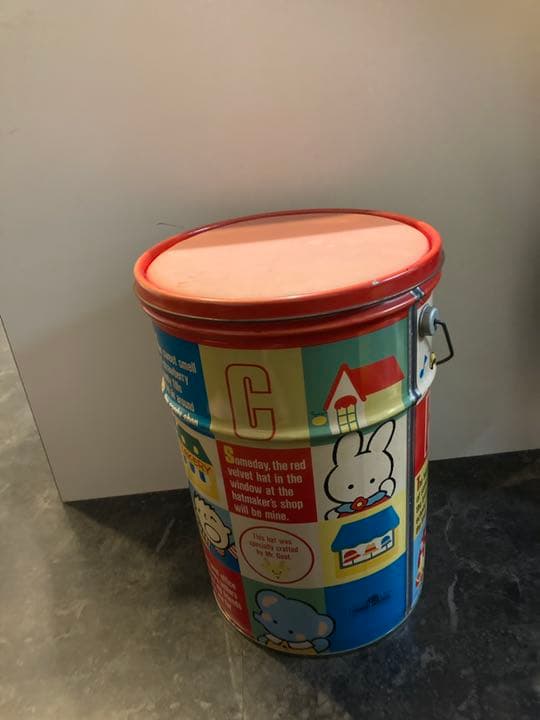 ハローキティ　サンリオくじ　椅子　缶　景品　昭和　レア