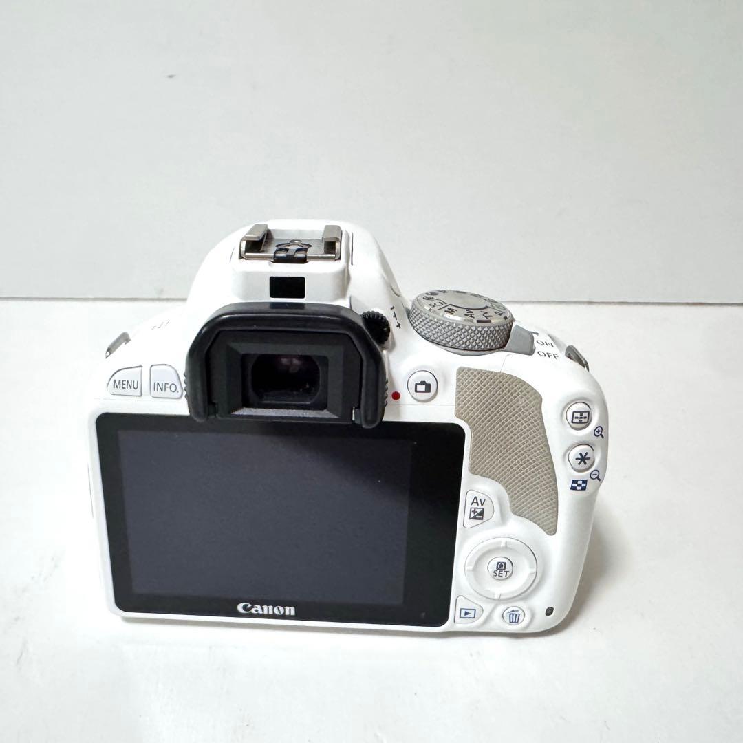 【極美品】キャノン EOSKISS X7 ダブルレンズキット ホワイト 白