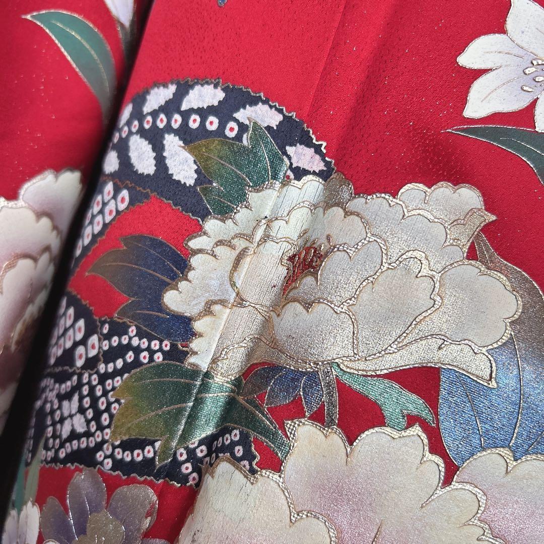 振袖　フルセット　正絹　赤　黒　華やか　ボタン　古典柄　かっこいい系　k3