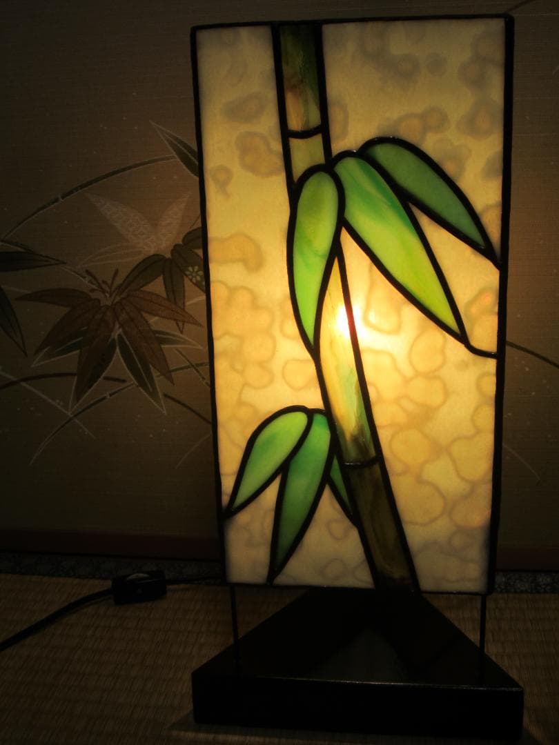 造形作家◆ステンドグラス ◆和風・三面に竹笹の柄のスタンドライト・照明器具